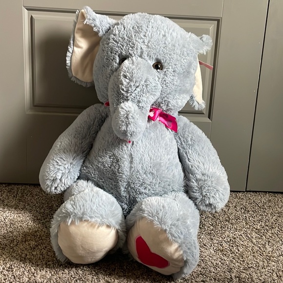 Big Valentines Elephant - Picture 1 of 6